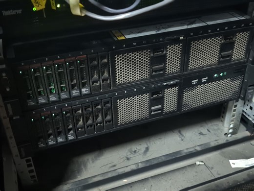 如何给服务器的磁盘阵列在线扩容？