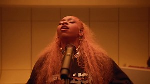 14K views · 84 reactions | FAVE knows love hurts. The Nigerian singer-songwriter stopped by Vevo Studios to perform "Dutty Love Song" and "N.B.U." just in time for summer. ⠀⠀⠀⠀⠀⠀⠀⠀⠀ ▶️ https://vevo.visitlink.me/1vSL7c | Vevo | Facebook