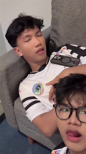 Kelvin Kampang dan Kamiel Ngepreng