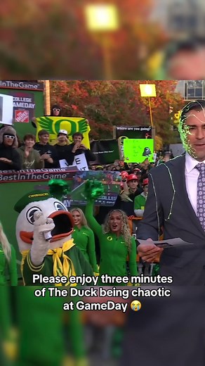 An all-time performance from @The Oregon Duck at #CollegeGameDay 🦆👏 #collegegameday #cfb #oregon #comedy
