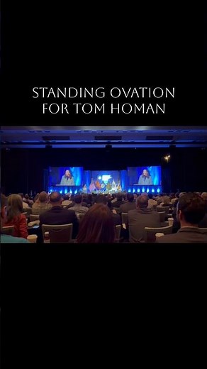Tom Homan receives standing ovation at border security expo, kicks off speech with joke