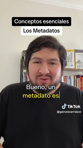 ¿Alguna vez te has preguntado qué son los metadatos y por qué son tan importantes en el mundo de la tecnología? Bueno, un metadato es básicamente un dato sobre un dato. Por ejemplo, si tomas una fotografía, los metadatos incluyen información como la fecha, la hora y el lugar donde se tomó. En el ámbito tecnológico, los metadatos son esenciales porque nos dan contexto sobre los datos que manejamos, como quién creó un archivo, cuándo y cómo ha sido modificado. Es como tener un historial detrás de 