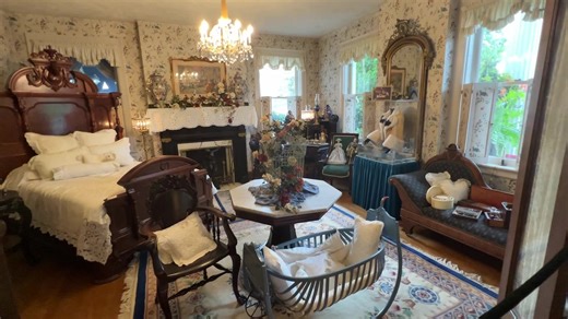 Stonewall’s Tavern: Finest steaks, seafood, and homemade desserts