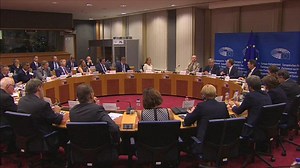 Facebook is opening five cafes which will offer free 'privacy checks'