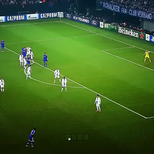 InspireX Nation on Instagram: "日本利用压电瓷砖将脚步转化为电能。这些瓷砖捕捉来自你脚步的动能。当你行走时，你的重量和动作会对瓷砖产生压力。瓷砖会轻微弯曲，从而产生机械应力。瓷砖内部的压电材料将这种应力转化为电能。每一步都会产生少量电荷，而数百万步结合在一起就能产生足够的电力来驱动 LED 灯、数字显示屏和传感器。在像涩谷车站这样繁忙的地方，每天大约有 240 万个脚步为这一系统作出贡献。这些电能可以被储存或立即使用，从而减少对传统电力来源的依赖，并支持可持续的城市基础设施。这种方法将日常运动转化为实用的可再生能源 #日本 #知识 #事实 #你知道吗 #推荐 科技 创新 历史 技术 实验 热门"