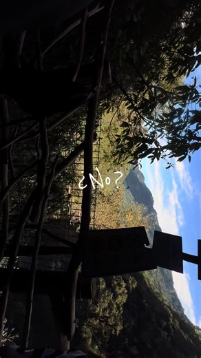 Después de hace mucho, volví a sentir nostalgia de q acabe este año, creo que no fue de los mejores pero igual lo aprecio y estoy muy agradecida porque aunque no haya vivido las mejores cosas, si que aprendí muchísimo en este año, así q aunque no me sienta del todo lista para decirle adiós, lo haré, le agradeceré y le daré la bienvenida al siguiente. 🫂 #bye2025 #nsqk #zacatlandelasmanzanas #nostalgia #eltiempoquenecesites