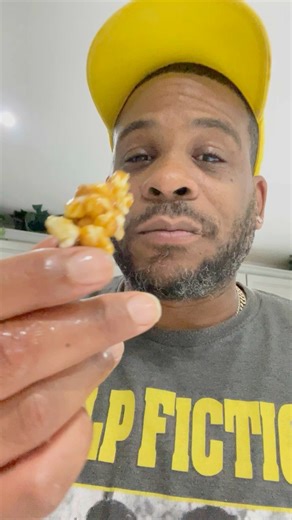 This toffee popcorn recipe is the perfect gift for Family and friends. It’s simple easy and delicious a gift that comes from your heart. Give it a try I promise you won’t buy it from the store anymore. #cookingwithchefanthonysmackinllc #food #christmas2025 #gifts #diy | Cooking with Chef Anthony Smackin LLC