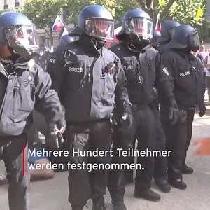 130K views · 1.1K reactions | Am Rande der Anti-Corona-Demos kam es immer wieder zu gewalttätigen Auseinandersetzungen zwischen Polizei und Demonstranten. Eine Groß-Kundgebung an der Siegessäule verlief friedlich. | rbb24 | Facebook