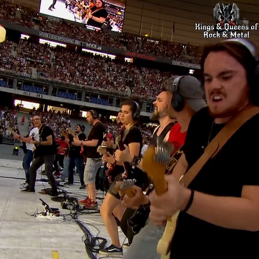 189K views · 8.7K reactions | Nirvana ‐ Smells Like Teen Spirit - Rockin'1000 | Kings & Queens of Rock & Metal | Facebook