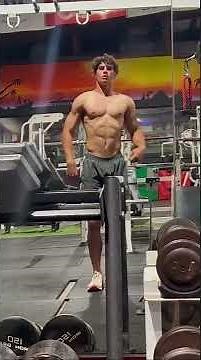 Jackson Stroud- 16 year old bodybuilder flexing; Instagram @jacksonstroud_fit