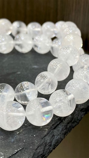 スリーエイト★スタッフ on Instagram: "1月26日(月）朝10時30分からのライブ配信にて、 《レインボーホワイトファントム》のブレスレットをご紹介します💖 皆様のご視聴お待ちしております☺️ しゃちょーのアカウント @three_eight_38 新着情報最速‼️フォロー推奨でっす(((o(*ﾟ▽ﾟ*)o))) スリーエイトスタッフ なーち姫でした👸🏻 #天然石 #パワーストーン #アクセサリー #ブレスレット #レインボーホワイトファントム"