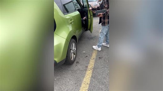 Bride Surprises Aunt Who Couldn't Make Her Wedding | Happily TV