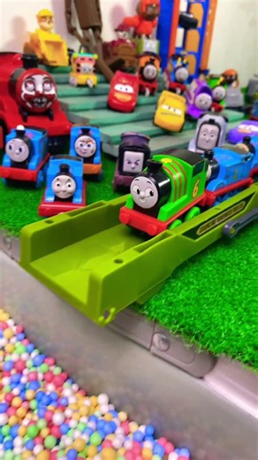 Titipo titipo, thomas and friend toys jump to colorful balls #thomasandfriends #toys #train