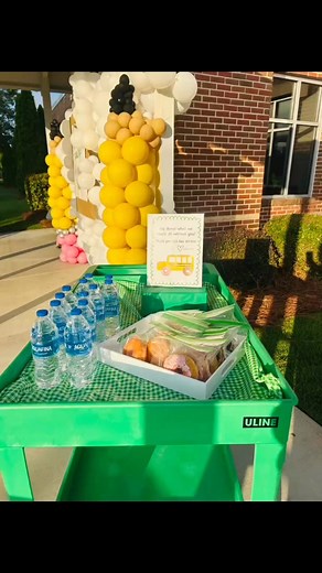🍩🚌🍩 We donut know what we would do without the incredible Leeds Elementary School bus drivers! 🍩🚌🍩 PTO treated all 11 bus drivers with a donut and bottle of water as they dropped off at LES this morning! | Leeds Elementary PTO