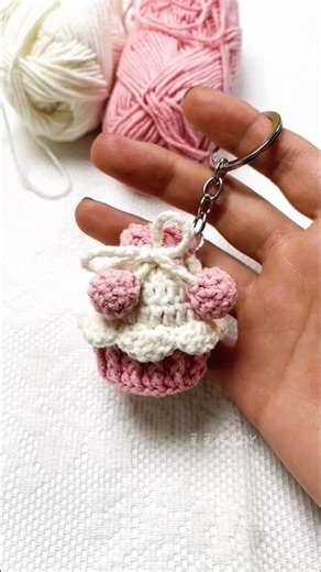 Crochet Cupcake Keychain tutorial #crochet #tutorial #freepattern #amigurumi #crochetidea #beginners