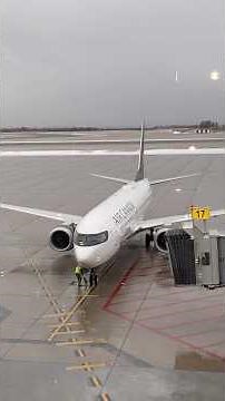 Sights and Sounds: Busy Ottawa International Airport #yow #airports #planes #aviationlovers