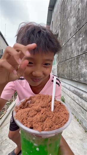 Ly kem màu nâu và hai cây kẹo mút#shorts