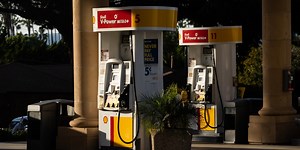 WSJ News Exclusive | Third Point Has Big Shell Stake, Urges Energy Giant to Break Up