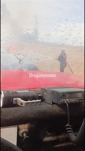 Uruguayenses.com on Instagram: "🔥🚒 INCENDIO FORESTAL – ZONA RINCÓN DEL GENÁ Bomberos Voluntarios de Caseros, junto a dotaciones de Pronunciamiento, Herrera, Basavilbaso y San Justo, fueron movilizados para combatir un incendio forestal registrado en un campo zona de Rincón de Gena."