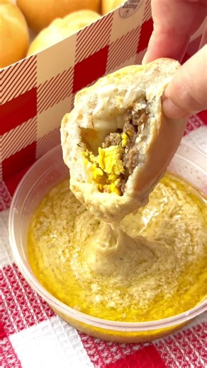 Lola Nena's Premium Garlic Hummus: A Heavenly Delight for Your Taste Buds!