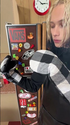 Nettspend in the kitchen with the Vans Holiday Collection.