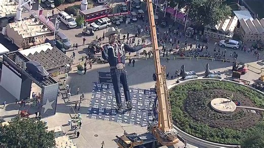 Big Tex Lifted Into Place Ahead of the State Fair of Texas