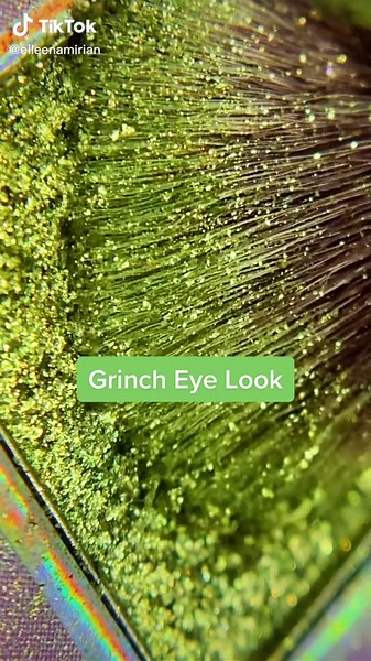 Grinch Makeup Look Tutorial: Step-By-Step Guide for a Festive Look