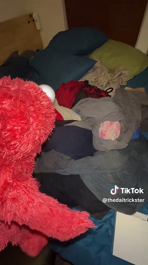 Do Your Laundry: Elmo's Funny Dance Challenge