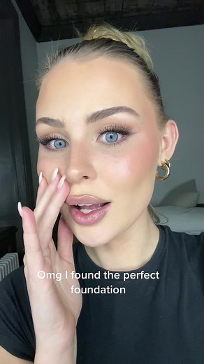 Flawless Makeup Base with All Hours Foundation