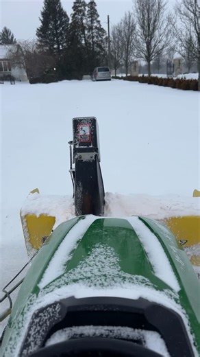 Worcester Marc on Instagram: "8” to 10” snow 1 to 2 sleet crust. John Deere x590. Sorry about the audio talking through a balaclava. Brutal!!! But fun….🤩"