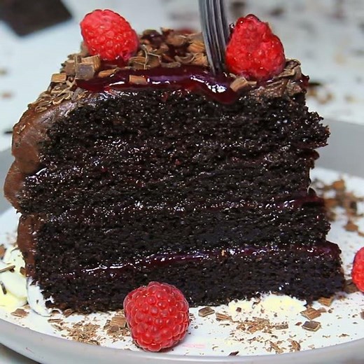 How To Make Chocolate Raspberry Cake!
