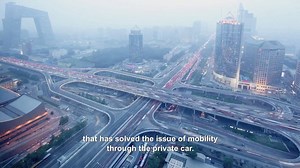 The movie Bikes vs Cars is a movie about the negative consequences of a car-centric society. It depicts a global crisis that we face and issues we need to talk about: Climate changes, fossil fuel consumption and cities where cars are too dominant. The movie is relevant and interesting as it sheds lights on topics that are important for our future generations. Last week we wrote about the climate benefits of cycling. This movie is another example of why politicians and decision makers should focu