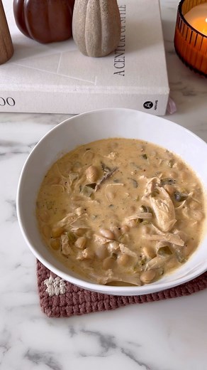 Audrey Lillian on Instagram: "Nourish Fall Dinner Series Pt. 2: White Chicken Chili Switching things up around here with this recipe- it’s my first ever with meat in it! This is a family favorite and something we would want my mom to make during the colder months. It’s my go-to when cooking for friends or a crowd because it’s so simple but delicious! You guys are gonna love, here’s the recipe. Ingredients: -4 tbsp butter -1/4 cup flour -2 cups chicken broth -2 cups half & half -1 1/2 tsp Chili P