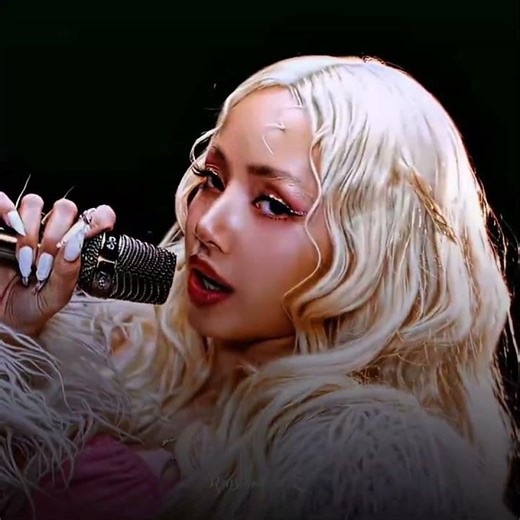 "The dancing machine" - Lisa || Montagem alquimia