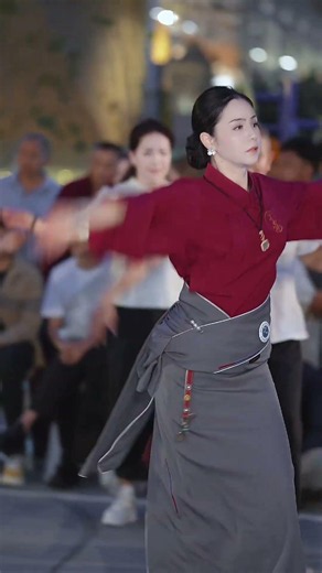 Yongji, Charming Tibetan dance beauty