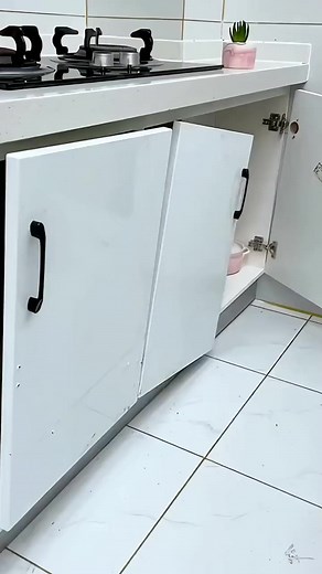 Hinge repair fixed plate, small objects play a big role, the cabinet door is broken for a long time, please high maintenance costs, ready on the hinge repair plate themselves easily installed # very convenient and practical # life small helper # the same model in the home window purchase