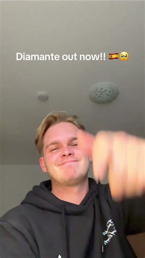 This is my new song "Diamante" 🥳