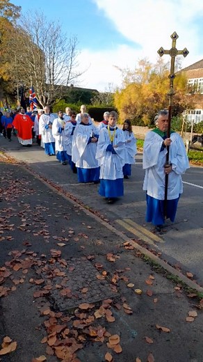 A huge turnout for the Remembrance Sunday service at Long Ditton’s war memorial this sunny autumnal morning. After the procession from St Mary’s Church to the memorial in Church Road, Rev Kuhan Satkunanayagam led the proceedings to remember the service and sacrifice of British and Commonwealth military and civilian servicemen and women in the two World Wars and later conflicts. Brigadier Neil Baverstock read the epitaphs, and 15-year-old chorister Daniel Bowyer of Southborough High School played