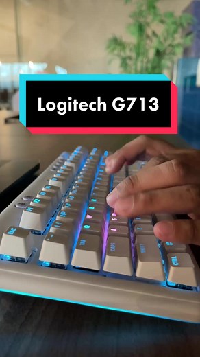 Logitech G713 RGB Lights & Accessories Review