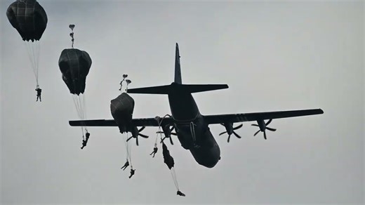 How It Feels to Jump with U.S. Army Paratroopers