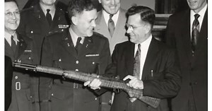 John Garand's personal presentation M1 sells for $287K (VIDEO)