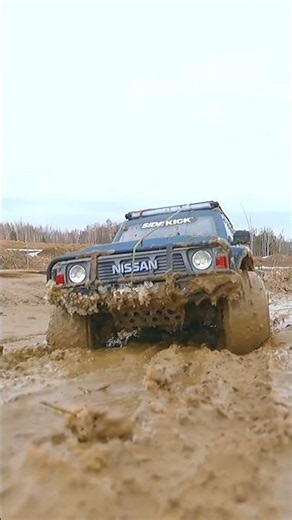 RC Nissan Patrol Stuck in MUD