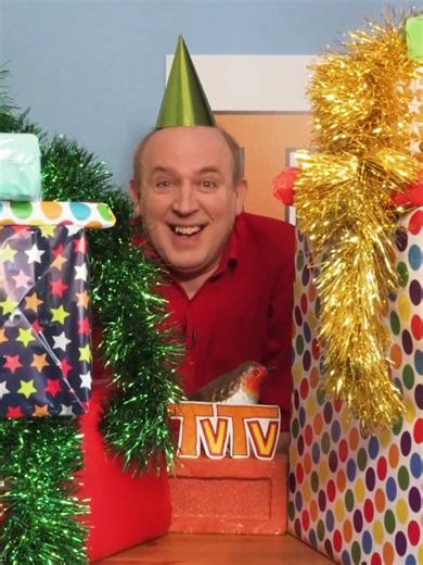 TV TV Episode 8 - It's Tim Vine with TVTV! Here on TikTok for the first time. 54 silly episodes to brighten your day. It's nonsense for everyone and that includes you. #timvine#timvinetelevisual #comedy #sketches #timvinecomedy
