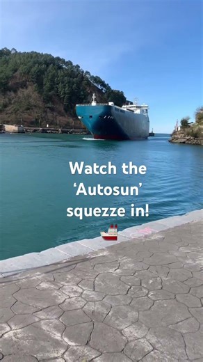 GIANT SHIP vs NARROW PORT! 😱 ES (PASAIA)