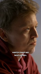 181K views · 944 reactions | 'Zag je niet dat ik heel bang was van papa?' Nicolaas' werk in de jeuzdzorg raakt steeds meer verweven met de manier waarop hij naar zijn eigen jeugd kijkt. Met zijn moeder bespreekt hij vragen die hij al jaren met zich meezeult. Kijk ‘Een valse start - 100 dagen in de jeugd- en gezinszorg’ op NPO Start: npo.nl/start/serie/een-valse-start-100-dagen-in-de-jeugd-en-gezinszorg. | VPRO | Facebook