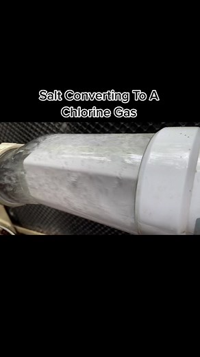 Did you know?? Salt pools still generate chlorine! 😱#fypシ゚viral #learnontiktok #oddlysatisfying #pooltok