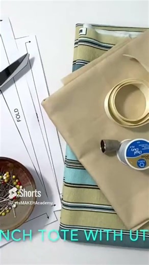Beautiful Lunch Tote with Matching Pouch #sewing #diy #crafts
