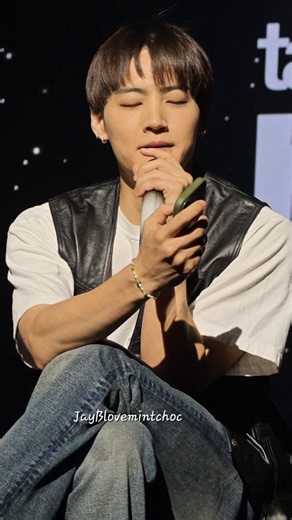 JAY B sang GOT7’s “Darling” during the soundcheck for Day 2 of his "TAPE: ROOTS" concert in Seoul.