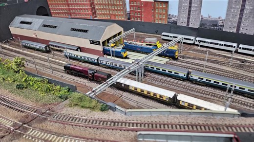 fantastic show @ taunton rail.ex 2025 with kings park - running of new stock of revolutions car-tecs and a duchess with a steam tour ( 1988 ) | Kings park model railway