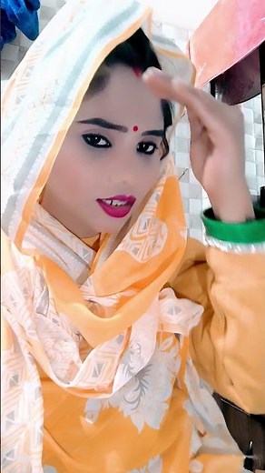 कोई नहीं है तेरे मेरे बिन यहां पे चल बैठे छांव तले..#oldisgold #shorts #shortsfeed #lyrics #trending